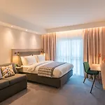- Munich Airport, An Ihg Hallbergmoos