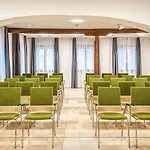 - Munich Airport, An Ihg Hallbergmoos