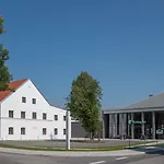 - Munich Airport, An Ihg Hotel 4*