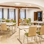- Munich Airport, An Ihg