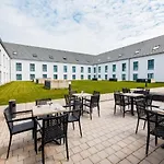 - Munich Airport, An Ihg