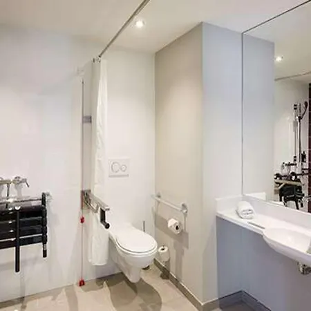 - Munich Airport, An Ihg