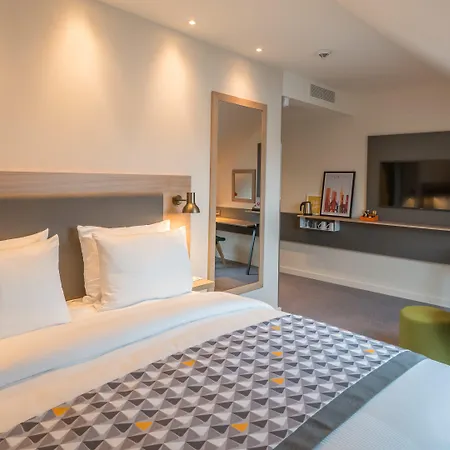 - Munich Airport, An Ihg Hallbergmoos