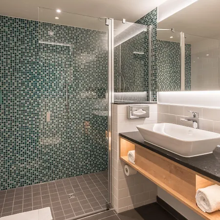 - Munich Airport, An Ihg Hotel 4*