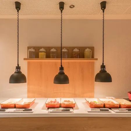 - Munich Airport, An Ihg