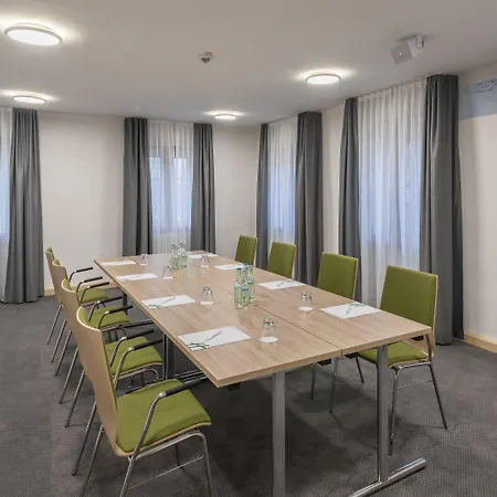 - Munich Airport, An Ihg Hotel Hallbergmoos